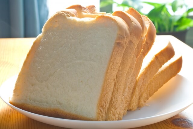 6枚切りの食パン