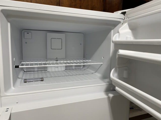空っぽの冷凍庫